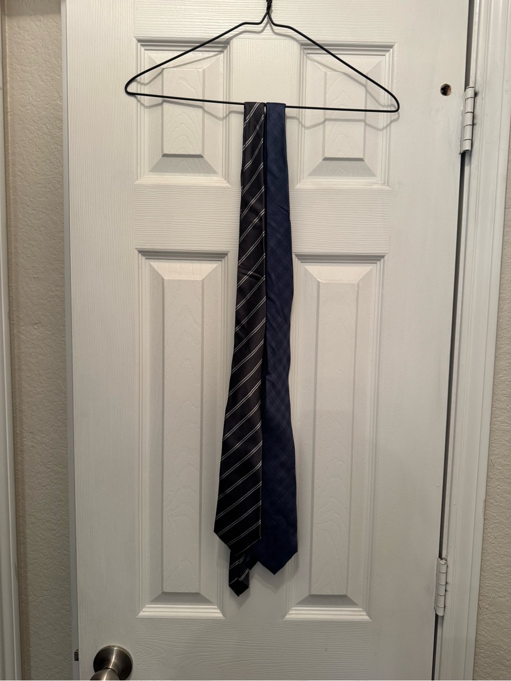 Classic Men's Banana Republic Navy & Charcoal Striped Tie Bundle